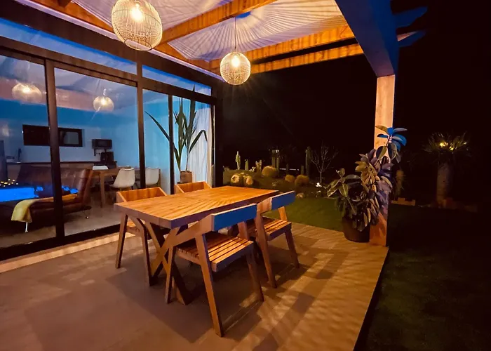 + Piscina Independiente La Oliva