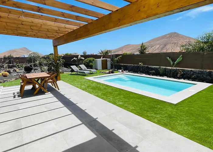 Villa + Piscina Independiente